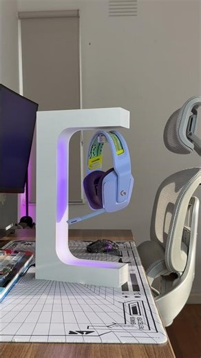 The best headset stand on YouTube?👀🎧 #gaming #pcgaming #gamingsetup #logitech #headphones