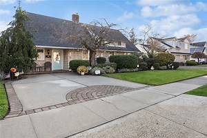 72 Brittle Ln, Hempstead, NY 11801 - MLS L3593377 - Coldwell Banker