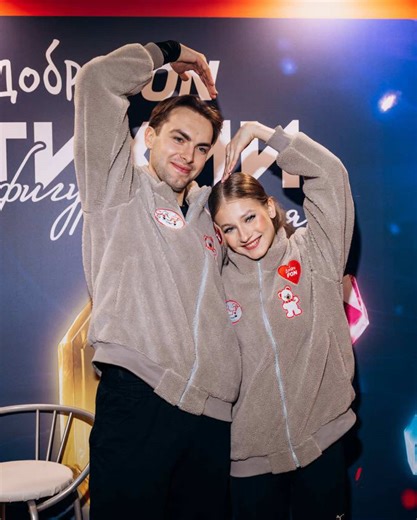 I know Maxim hates too see “Golden Apple” coming😭😭 ( video translation from teamkaganovskaianekrasov🫶🏽) #vasilisakaganovskaya #maximnekrasov #teamkaganovskayanekrasov #IceSkating #olympics