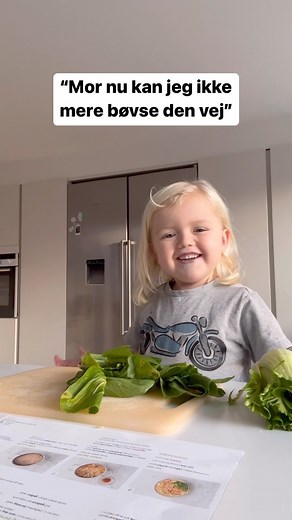 Mie Isaksen | Pilous TV-køkken er på spil igen🤷🏼‍♀️😂 Der er blevet efterspurgt “undertekster”, så here goes🔊😜✍🏼 Kan I gætte hvad den grønne tingest vi... | Instagram