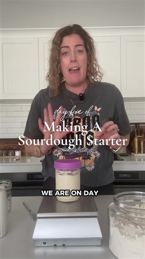 Day 5 of 6 of making a sourdough starter! New here? 👋🏻 Hi, I'm Kate - also known as The Pantry Mama - and I love helping beginner and aspiring sourdough bakers who want to develop their own sourdough rhythm and bake delicious sourdough with confidence and intention. Be sure to hit follow for reliable sourdough tutorials, creative discard recipes, and clear answers to all your sourdough starter questions. #sourdough #sourdoughforbeginners #sourdoughtips