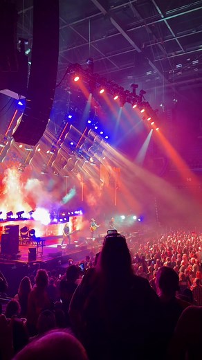 Staind - It's Been Awhile (Live Mohegan Sun)