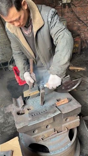 Reviving Ancient Craft: Hand-Forged Bone-Chopping Knife
