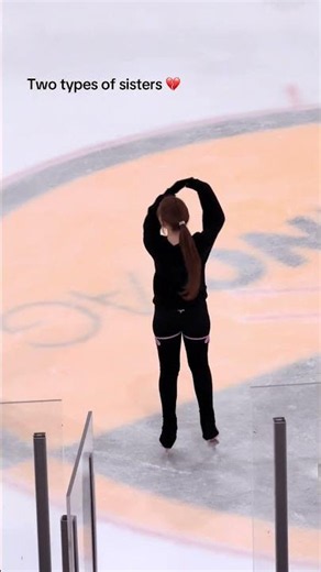 Letizia is not funny y’all 💔👀 #twins #shortvideo #fun #fypシ #sister #iceskating #sport #funny