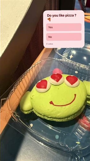 Alien Pizza Planet 🍕 #disneyland #pizza #chessepizza #peperoni #disney #pizzalovers #toystory 🍕