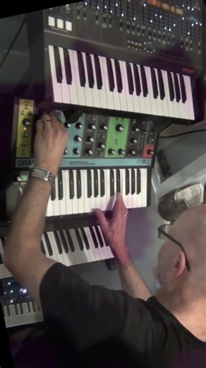 Moog Grandmother jam Arturia Microfreak, Behringer Odyssey, Monopoly, Korg DAWless, Nux delay