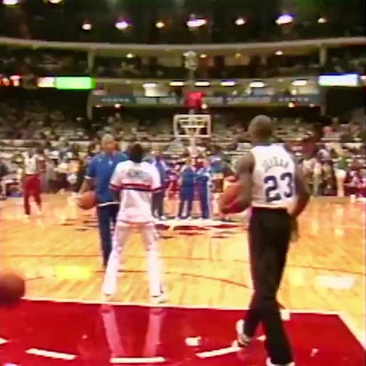 Michael Jordan, Isiah Thomas, Charles Barkley and Moses Malone have a backwards free-throw shooting contest in warm ups at the 1988 NBA All-Star game #NBA #BullsNation #chicagobulls #michaeljordan #charlesbarkley #isiahthomas #mosesmalone
