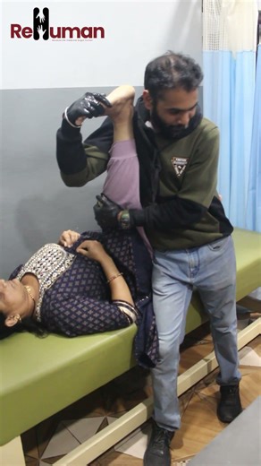 Injection Nahi, Natural Therapy Se Leg Pain Theek! #osteopath #chiropractor #shorts #legpain