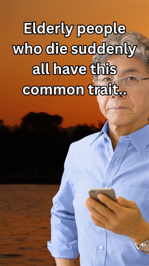 😱 Elderly People Who Die Suddenly All Have This Common Trait – 6 Warning Signs! Seeming healthy one day and gone the next is something many families have witnessed — especially after 60. Many seniors don’t realize that sudden loss is rarely truly sudden. The body often gives quiet warning signs that are easy to overlook. Doctors, caregivers, and long-term observers of aging agree: paying attention to small changes in daily life can make a powerful difference in longevity and safety. In this vid