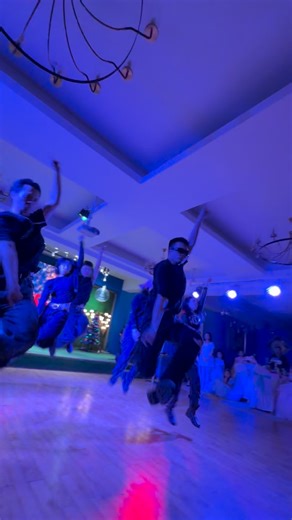 Khan_Mongolz on Instagram: "Huuhduudiin maani tsosiig hoorgson uzuulbr bailaa⚡️🔥 @e.vibe.mongolia🫶"