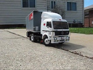 Driving the Tamiya big rigs