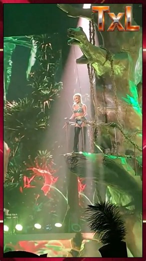 Britney Spears: Toxic (Live at Apple Music Festival 2016)