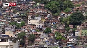 52K views · 221 reactions | "Se c'è un problema con le favelas possiamo buttarle giù", ha detto il neo-presidente brasiliano Bolsonaro. Siamo andati in quella di Rocinha per raccontarvi come si vive e gli umori dopo le elezioni. | Sky tg24 | Facebook