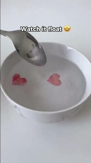 Floating Ink Experiment | Simple Science Trick Explained