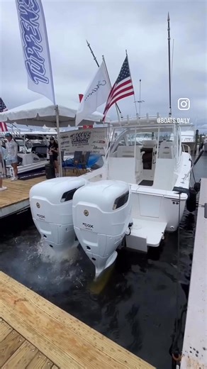 Check out the remote start of the twin COX Diesel 300hp V8 outboards using the CoastKey 2-button FOB. In addition to wireless man-overboard protection, the remote start is a practical feature for diesel outboards. Diesel engines are know to take longer to warm up than gasoline engines, allowing you to prep your boat during the process. We’re proud to collaborate with COX Marine. @coxmarineoutboards 🇳🇴🤝🏻🇬🇧 Video rights: @boats.daily / @tuppensmarine #coxmarine #coxmarineoutboards #coxmarine