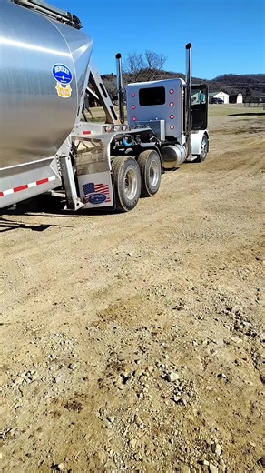 country man (@truckerdriver28)’s videos with Kickin Up Mud (Remix) - The Lacs & Ira Dean