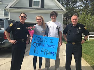Va. Beach Sheriff, deputy help student ask girlfriend to prom