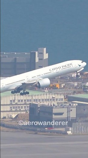 CATHAY PACIFIC B777-300ER takeoff at Hong Kong Airport #shorts #aviation #cathaypacific #takeoff