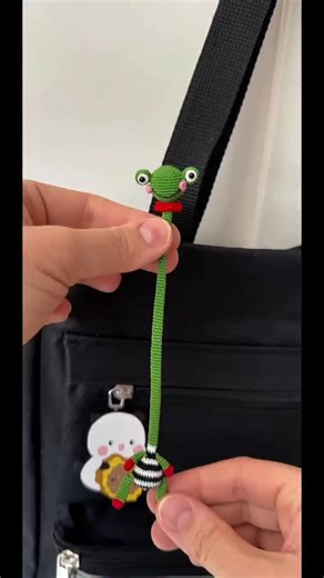 adollshome_3.0 on Instagram: "This is not a toy. This is a long-necked sloth crochet kit designed to slowly erase your sense of time. 🦥 You start calm. You crochet one row. Suddenly it’s 2 hours later and the neck is longer than your patience. #crochetdiy #oddlysatisfying #handmadegift"