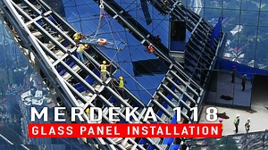 MERDEKA 118 TOWER TOP GLASS PANEL INSTALLATION - La Vie Zine