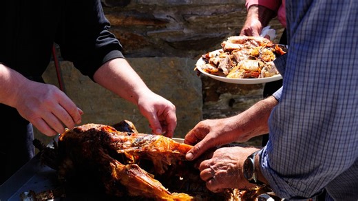 Greek Easter: flavors, stories and customs of a celebration overflowing with tradition