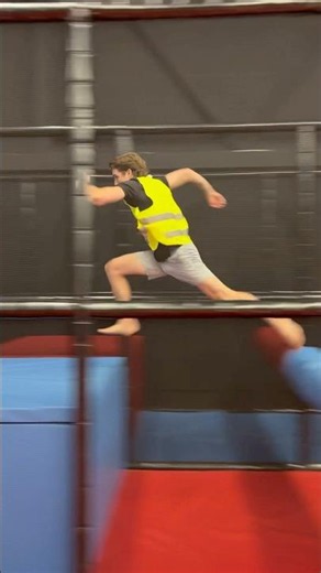 THE EMPLOYEE IS SUPER FAST (trampoline park)