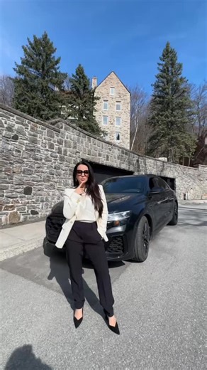 Véronique Guillemette on Instagram: "🏡 VOUS pensez vendre? Les maisons se vendent vite à Québec. En 1 an, j’ai conclu pour 51M$ de transactions. 📩 Écris-moi pour une estimation GRATUITE de ta propriété — VOUS pourriez être surpris. #realtor #realestate #realestatelife #realestateagent #lead #generator #leads #property #investment #propertyinvestment #house #value #sold #quebec #dmme"