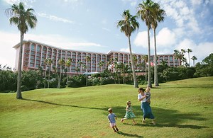 Throwback Thursday to when NYC-based Blogger Love Taza visited our island-paradise with their adorable kids | Fairmont Southampton, Bermuda