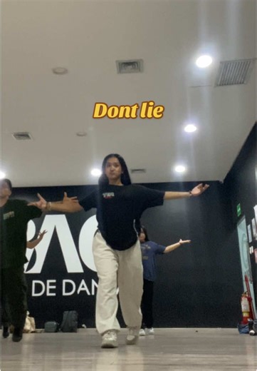 Coreografía de danza moderna para bailarinas