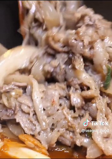 고기 폭탄 산더미 고기짬뽕 - Spicy Noodles with Meat
