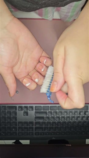 pintando as unhas à noite 💅 maratonando Heated Rivalry + roxo Noite Quente