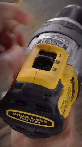 Parafusadeira/Furadeira de Impacto DEWALT: Alto Desempenho