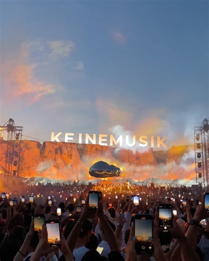 Deep Tech Minimal on Reels