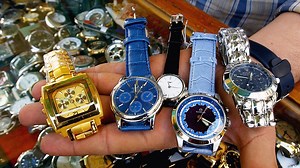 This video shows you exactly how to spot a fake Rolex