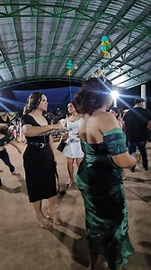 16K views · 172 reactions | El baile de la iguana no puede faltar en una fiesta de tierra caliente 拾 #quinceañeras2025 #xvañosparty #baile #fiesta #zapateado #reelsviral #tiquicheofilms | Tiquicheo Films | Facebook