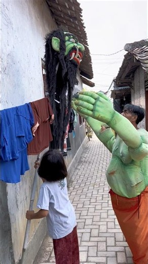 Reva bantuin buto ijo ambil topeng nyangkut