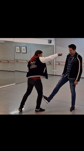 Longest weapon to the nearest target. Intercepting into the opponents step. #brucelee #intercepting #jkd | Thomas Marx