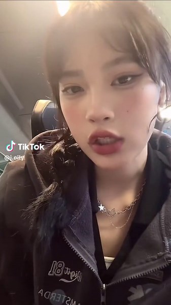 Stunning Lip Sync Performance by Rinn: RP Model