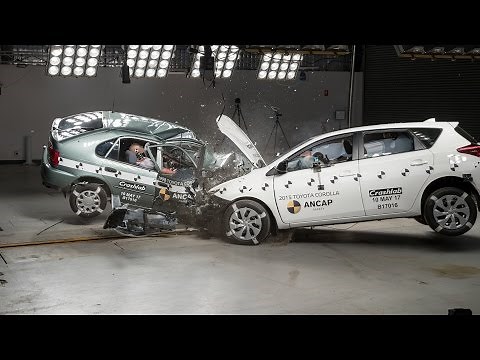 1998 Toyota Corolla vs 2015 Toyota Corolla (Auris) - Crash Test