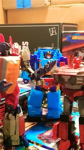 (Cons vs Bots) Mixed Sector Persuasion #transformers #redvsblue #toys #story #skit