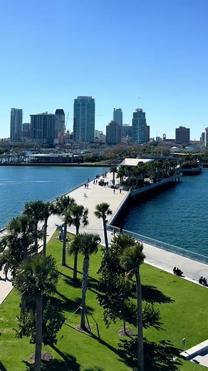 Take in all that the sunshine city on the bay has to offer. St. Petersburg sits right on Tampa Bay and offers an amazing pier, numerous museums, countless restaurants, vibrant nightlife, and much more! Next time you’re looking for a fun city to explore, visit beautiful St. Pete, Florida! 🤩 • • • • • #stpete #stpetersburg #tampabay #florida #restaurants #nightlife #citylife #cityvibes #thingstodotampabay