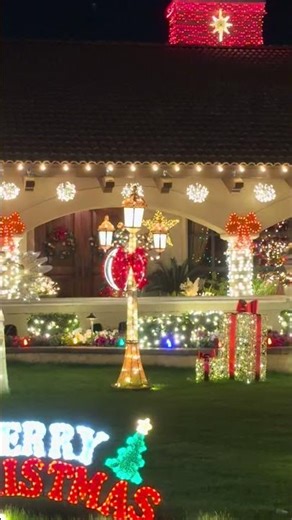 A Closer Look At This Beautiful Christmas Lamp Post 7’ LED Triple Lamp Post - Christmas Lamp Post wi
