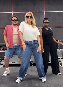 360K views · 1.9K reactions | À ce soir Gatineau! 3 spectacles en fin de semaine, on est prêts  Viens, ça va être fou! (Et les enfants sont admis au casino!) Je promets que vous le regretterez pas! https://zenithlespectacle.ca/ (Bryan Audet et Lyxé) | Véronique Cloutier | Facebook