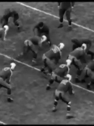 NFL Playoff Touchdown #10 December 9, 1934 NFL Championship Chicago Bears @ New York Giants 4th Qtr Score Giants lead 17-13 Ken Strong 11 Yard Run #NFLHistory #Touchdown #NFL #NFLPlayoffs #sneakers #nygiants #GMEN #BigBlueNation #Giants