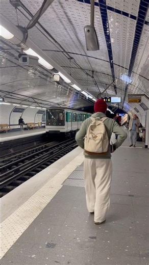 Paris France 🇫🇷 tourest guides metro train is the convient transport in the city