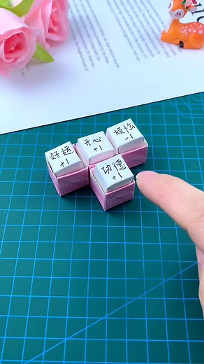 Creation Inspiration Handmade Origami Origami Series Origami Tutorial The stress-reducing and fun keyboard origami is here. It's too simple, don't believe you can't learn it. #origami #origamiart #art #handmade #paperart #paperfolding #paper #papercraft #origamipaper #papiroflexia #origamilove #diy #origamiartist #papercrafts #origamilovers #instaorigami #craft #origamiwork #d #design #creative #artist #paperartist #love #origamicrane #modularorigami #origamifun #paperfold #kusudama #origamicraf