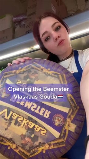 Fridays are always more fun when opening a wheel of Beemster Vlaskaas! 😋🙌 It’s buttery and semi-soft with a unique sweet-milk flavor, notes of almond, and a touch of sharpness that adds depth. 🎥: Downtown Cheese #CheeseMonger | Beemster