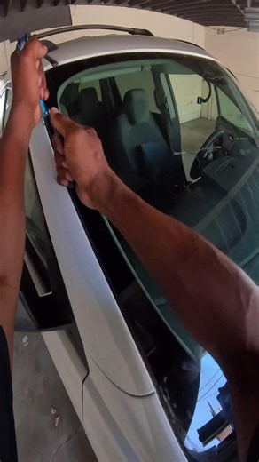 How to car windshield removal