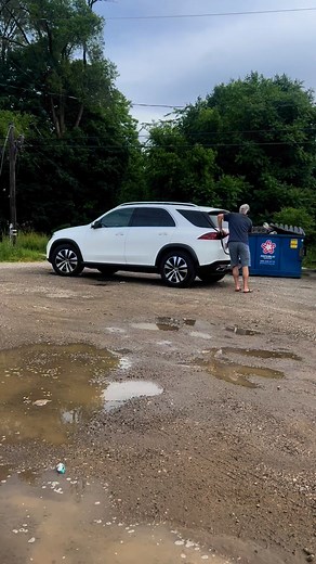 Illegal dumper @topfans | Benton Harbor Michigan hood news 13