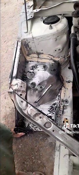 Disassembling a Damaged Sedan: Step-by-Step Guide